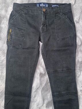 Hollister Black Low Rise Super Skinny Crop Cargo Jeans with Zip Pocket